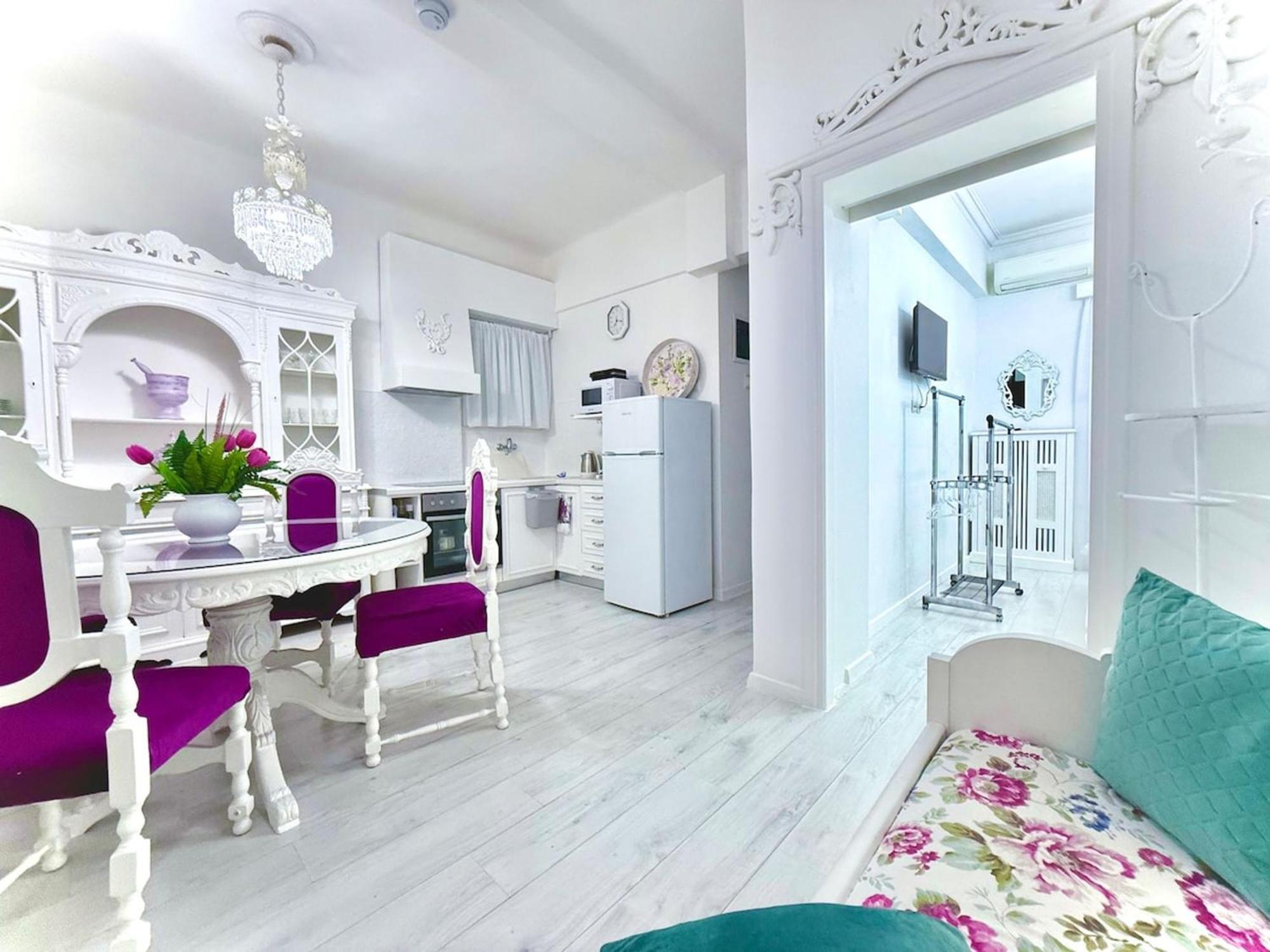 Lora By Frangki Apartamento